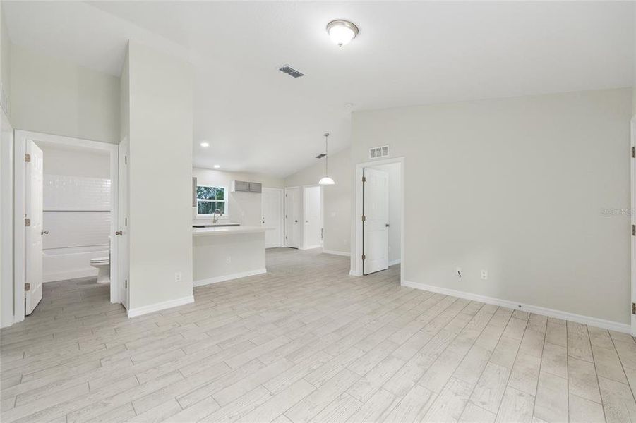 Spacious, unfurnished interior of a new home in , Ocala (Image 23).
