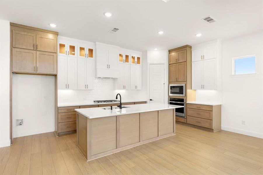 11. 5425 Varian - Kitchen (2)