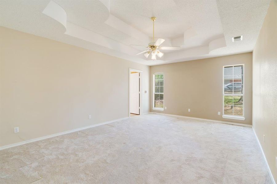 Spacious, unfurnished interior of a new home in , Reno (Image 16).