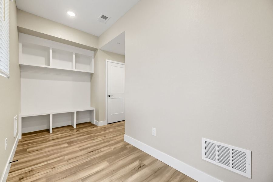 Spacious, unfurnished interior of a new home in Solterra, Lakewood (Image 8).