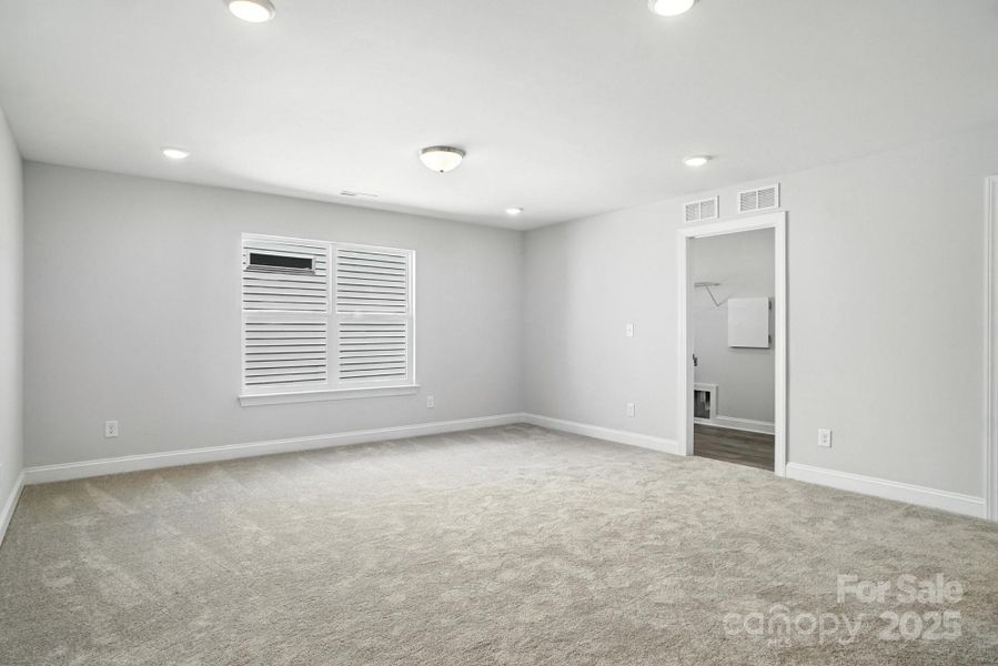 Spacious, unfurnished interior of a new home in Hampton Woods, Charlotte (Image 21).