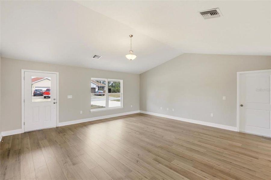 Spacious, unfurnished interior of a new home in , Sebring (Image 17).