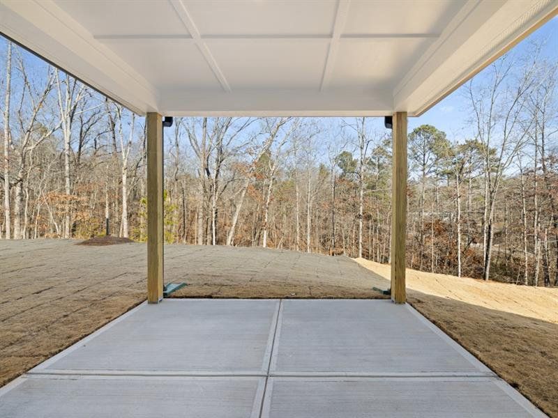 Exterior details and patio area of a home in Falcon Landing, Gainesville (Image 4).
