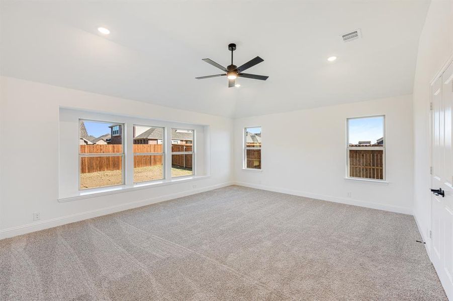 Spacious, unfurnished interior of a new home in Maplewood, Glenn Heights (Image 32).