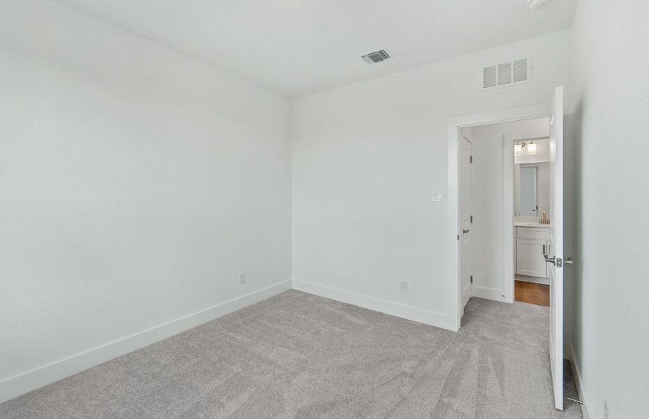 Spacious, unfurnished interior of a new home in Northpoint at Old Settlers, Round Rock (Image 29).