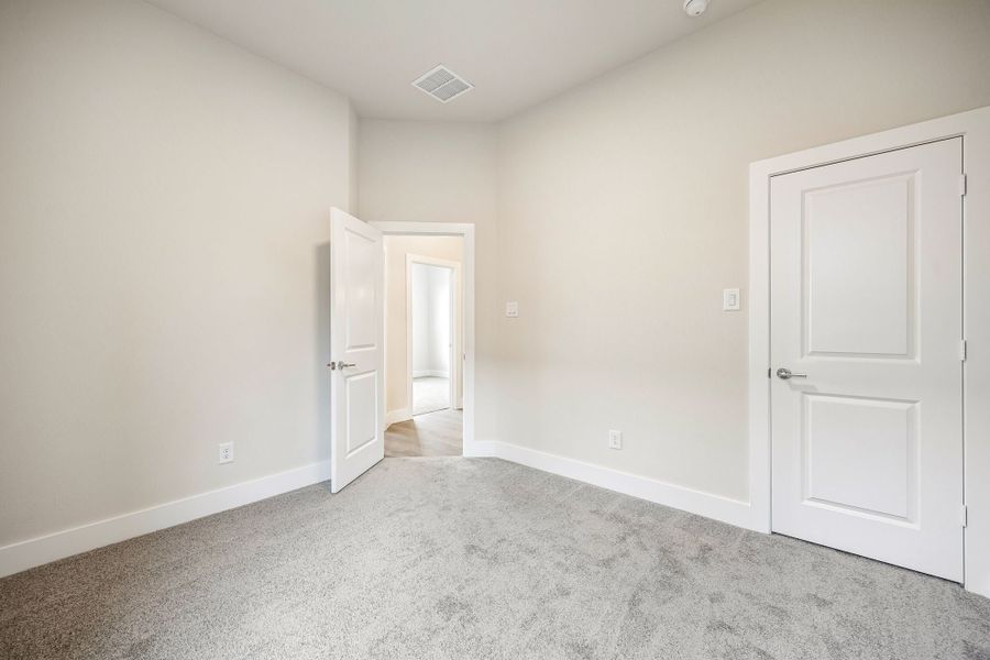 Spacious, unfurnished interior of a new home in Dove Hollow, Waxahachie (Image 30). Spacious, unfurnished interior of a new home in Dove Hollow, Waxahachie (Image 30).