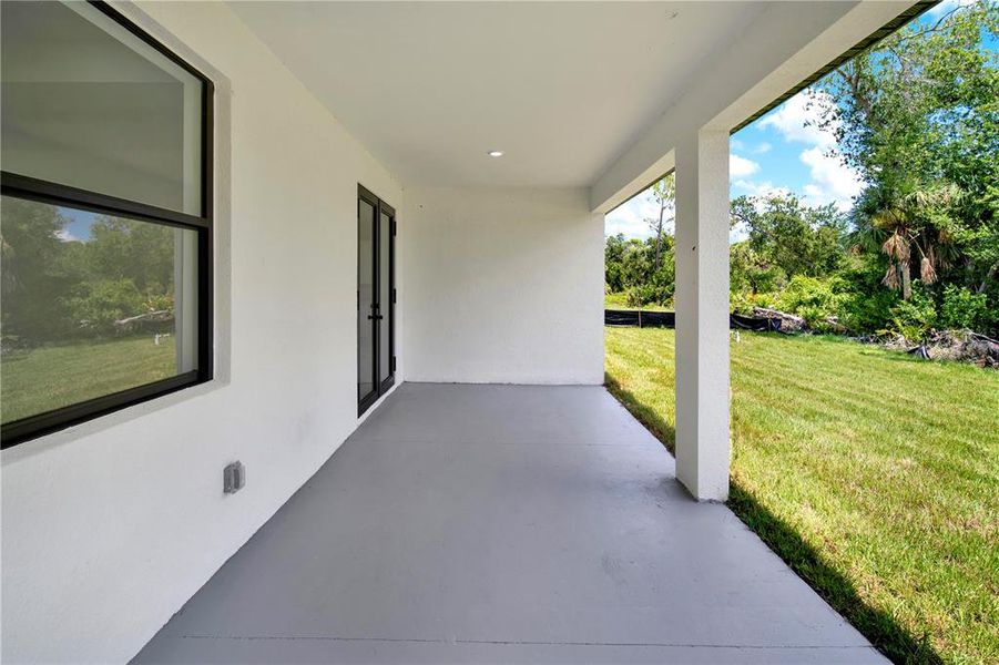 Exterior details and patio area of a home in , Port Charlotte (Image 3).