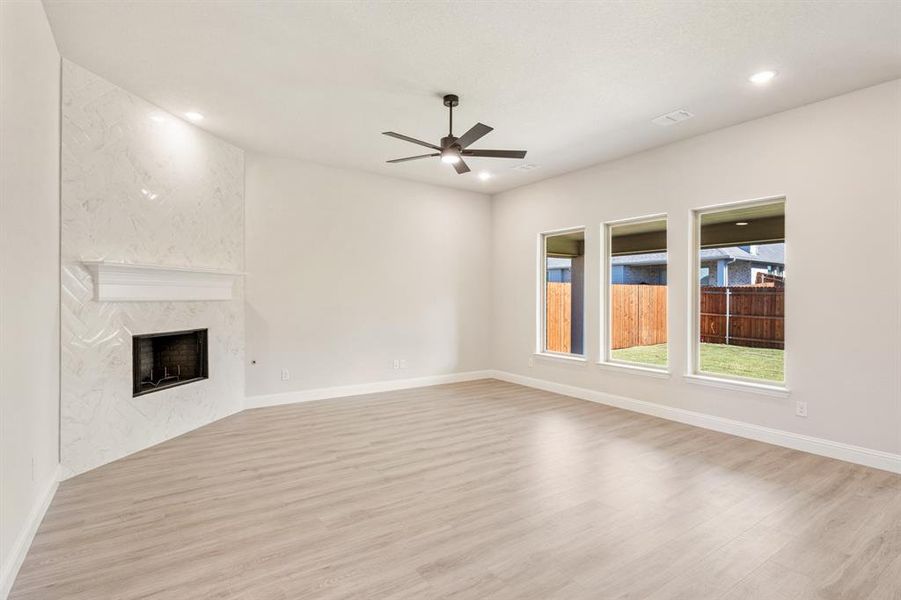 Spacious, unfurnished interior of a new home in Sunset Ridge, Alvarado (Image 17).