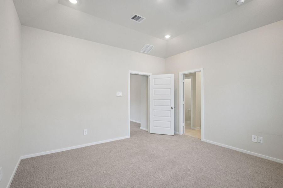 Spacious, unfurnished interior of a new home in Pinewood Trails - City Series, Atascocita (Image 30).