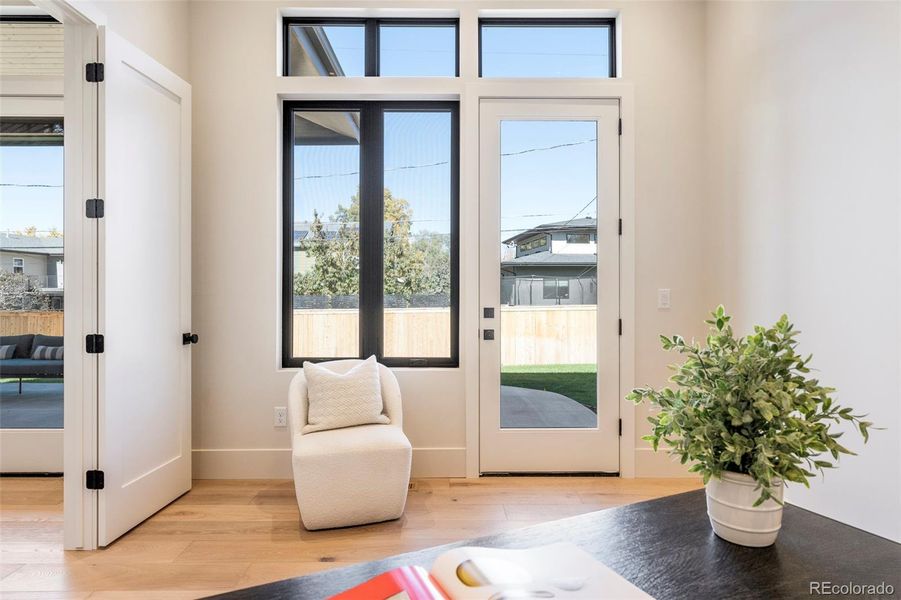 Main floor en-suite or home offce