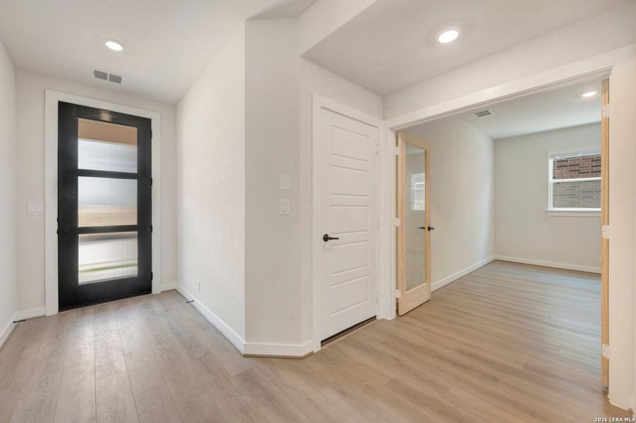 Spacious, unfurnished interior of a new home in Mayfair - Select Garden Series, New Braunfels (Image 29). Spacious, unfurnished interior of a new home in Mayfair - Select Garden Series, New Braunfels (Image 29).