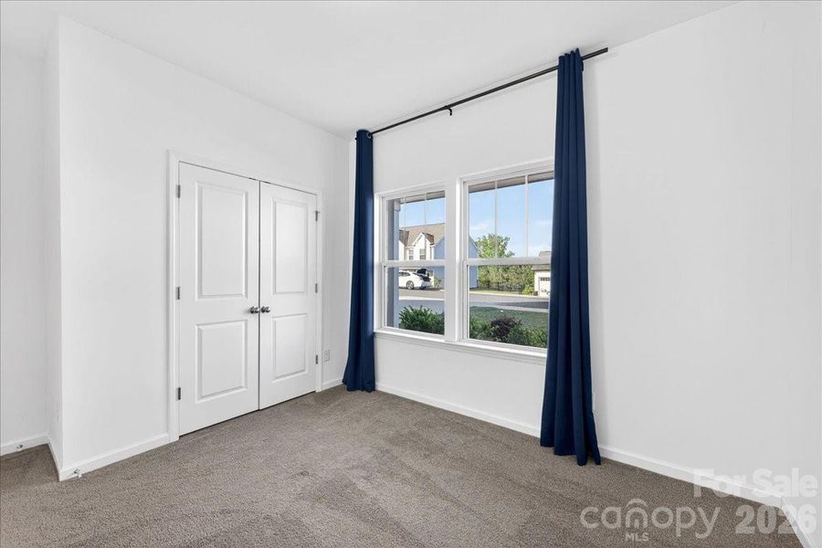 Guest room/office Guest room/office