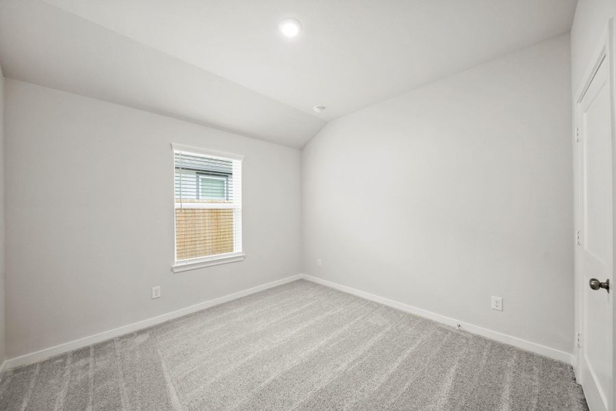 Spacious, unfurnished interior of a new home in Valor Park, Bay City (Image 20).