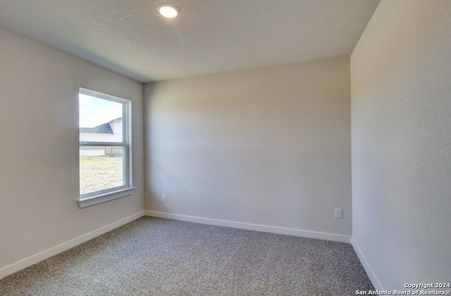 Spacious, unfurnished interior of a new home in Cloud Country, New Braunfels (Image 15).