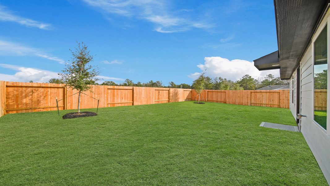 Exterior details and patio area of a home in Silverthorne, Conroe (Image 21). Exterior details and patio area of a home in Silverthorne, Conroe (Image 21).