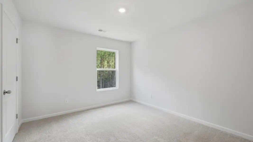 Spacious, unfurnished interior of a new home in Oaks at Cedar Grove, Fairburn (Image 23).