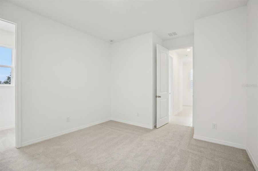 Spacious, unfurnished interior of a new home in , Winter Garden (Image 39).