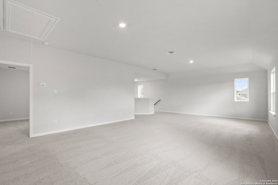 Spacious, unfurnished interior of a new home in Timber Creek, San Antonio (Image 25). Spacious, unfurnished interior of a new home in Timber Creek, San Antonio (Image 25).