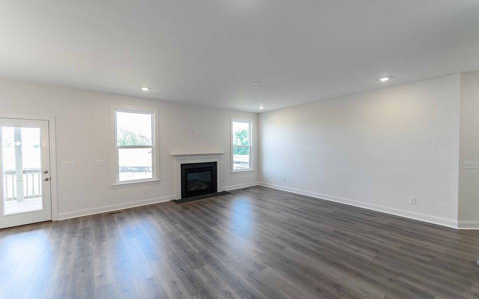 Spacious, unfurnished interior of a new home in Aden Woods, Fairview (Image 21).