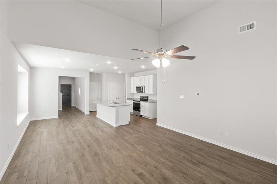 Spacious, unfurnished interior of a new home in Retreat at Fossil Creek, Fort Worth (Image 9). Spacious, unfurnished interior of a new home in Retreat at Fossil Creek, Fort Worth (Image 9).