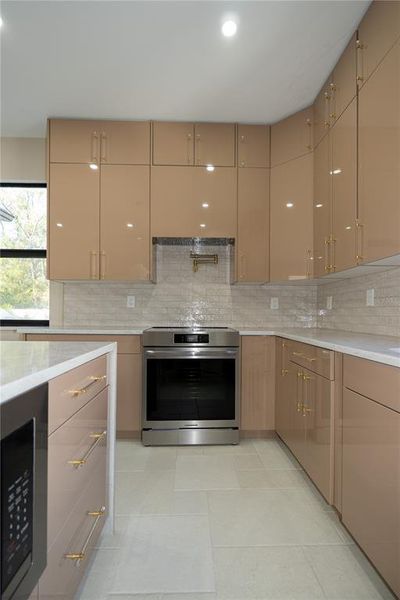 Furnished interior view inside a new home in , Tampa (Image 11).