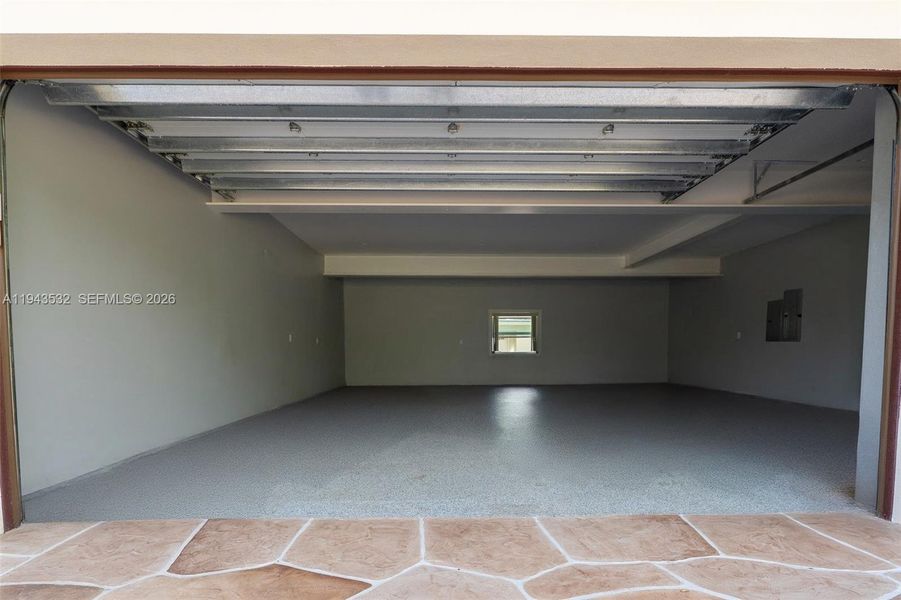 Spacious, unfurnished interior of a new home in , Parkland (Image 29).