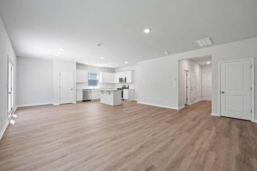 Spacious, unfurnished interior of a new home in Nexton, Summerville (Image 8).