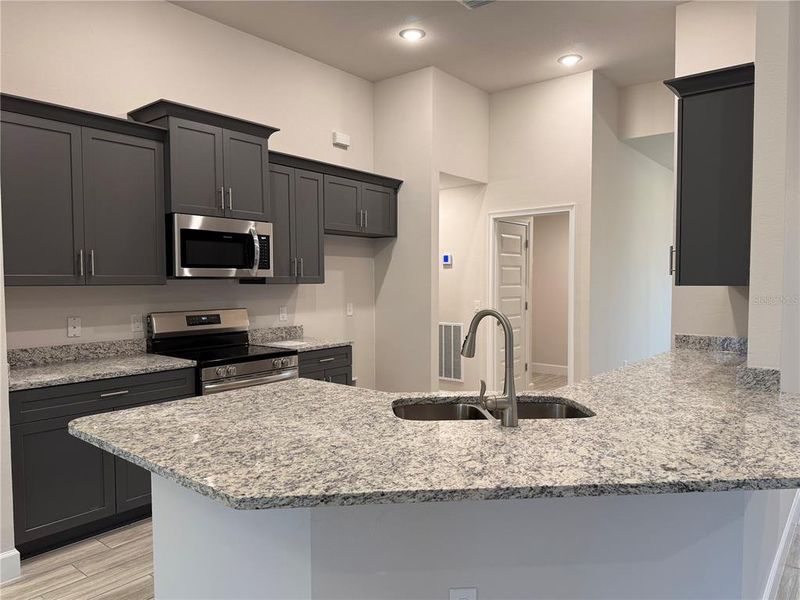 Spacious, unfurnished interior of a new home in South Gulf Cove, Port Charlotte (Image 7).