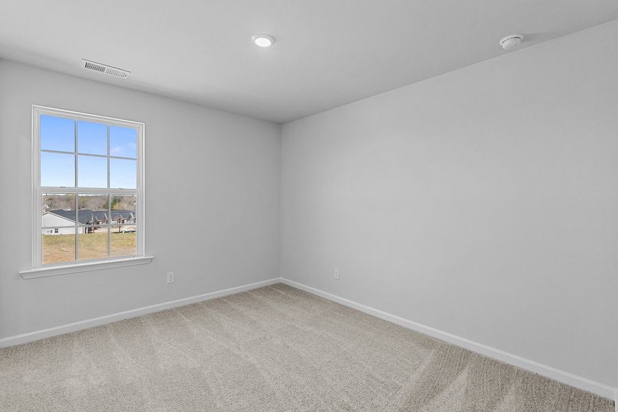 Spacious, unfurnished interior of a new home in Fieldstone, Lexington (Image 43).