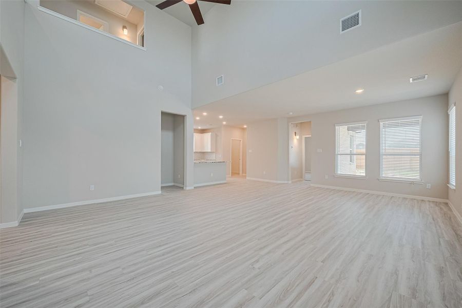 Spacious, unfurnished interior of a new home in Sunterra, Katy (Image 14).
