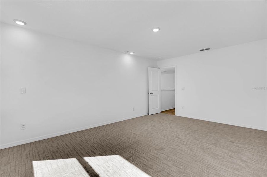 Spacious, unfurnished interior of a new home in , Winter Garden (Image 17). Spacious, unfurnished interior of a new home in , Winter Garden (Image 17).