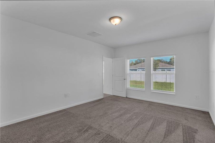 Spacious, unfurnished interior of a new home in Knightsbridge, Kissimmee (Image 29).