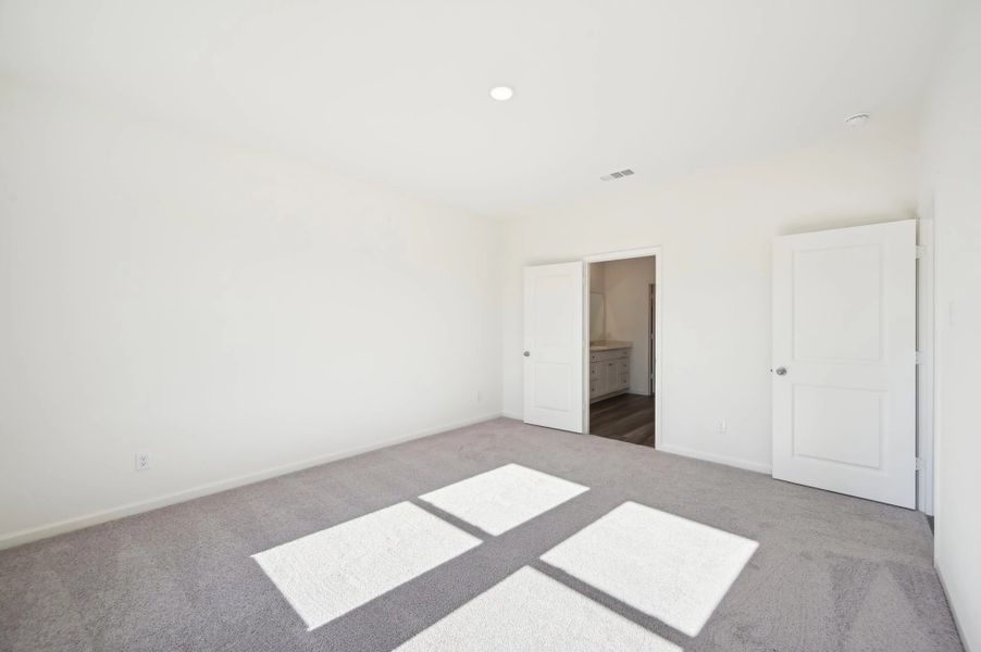 Representative unfurnished interior of a home built from the Firefly by Starlight Homes in Ashland, Angleton (Image 19).
