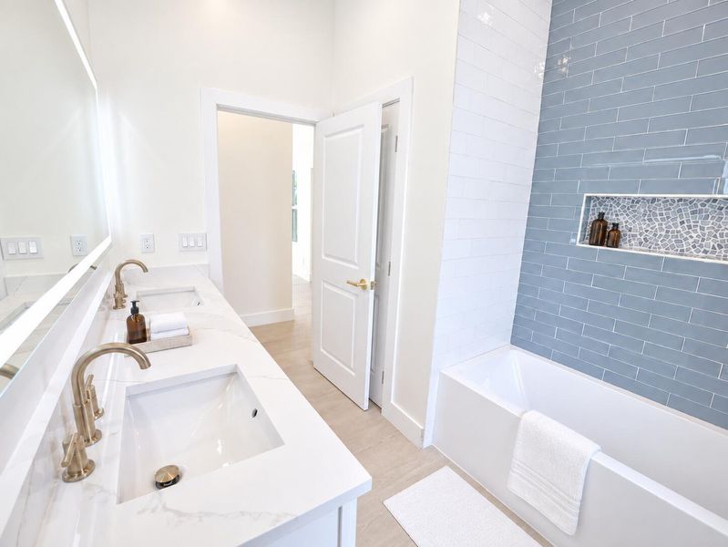 520-38th-St-Bathroom-P1290349-0353-Virtu