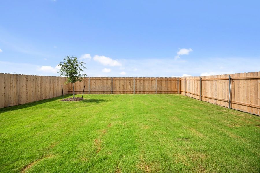 Exterior details and patio area of a home in Porter Country, Buda (Image 5).