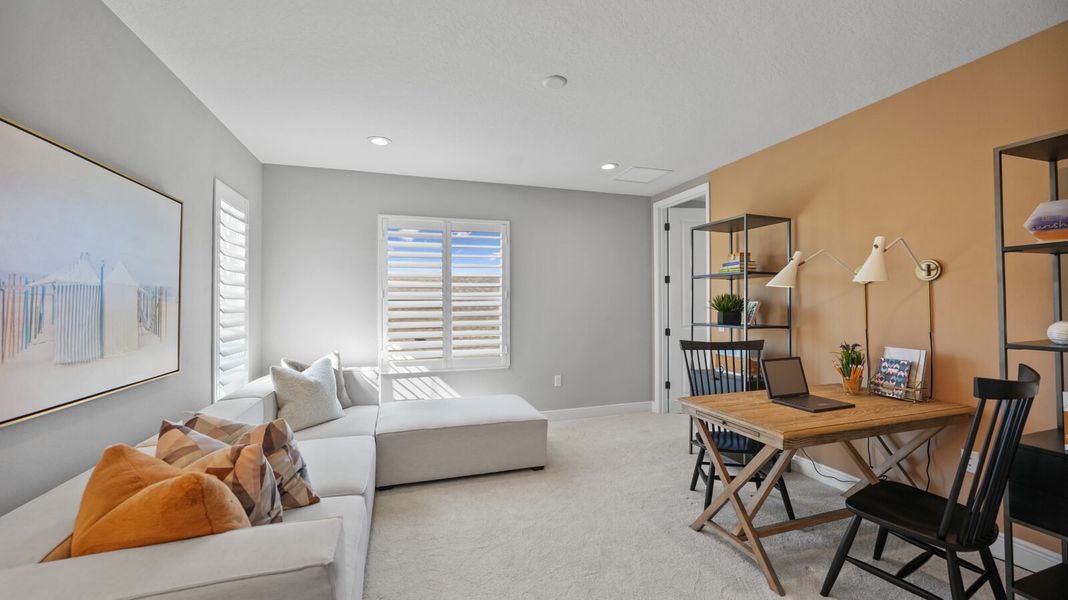 Representative furnished interior of a home built from the Sea Mist by Neal Communities in Vistera of Venice, Venice (Image 26).