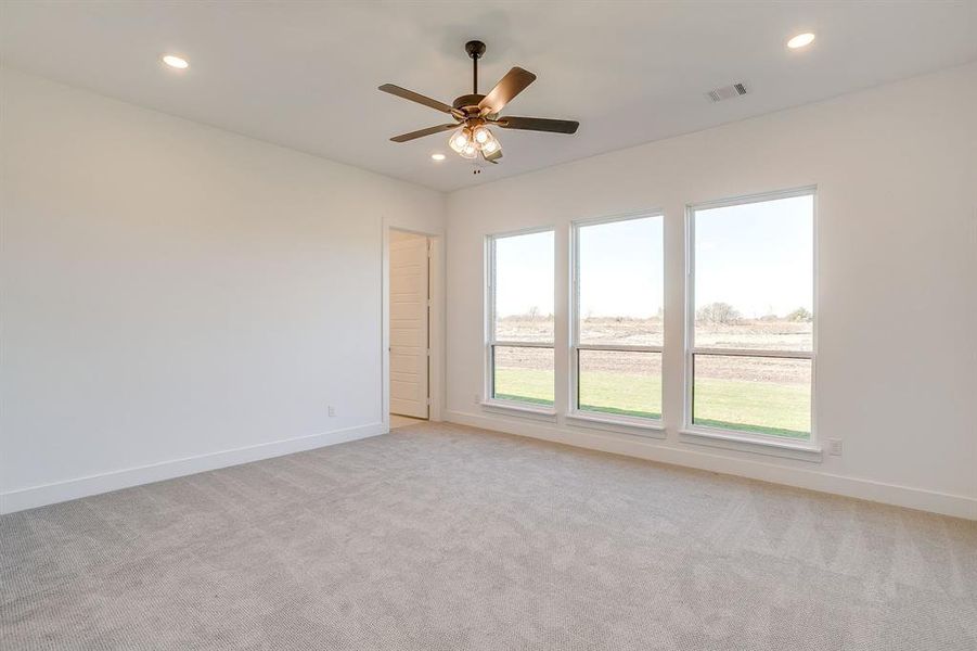 Spacious, unfurnished interior of a new home in Waterfall Ranch, Waxahachie (Image 29).