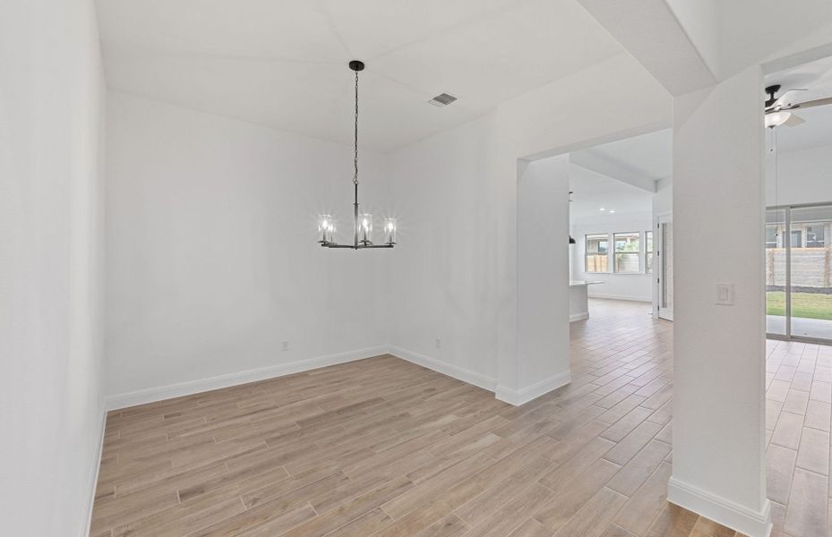Spacious, unfurnished interior of a new home in Bluffview Reserve, Leander (Image 49).
