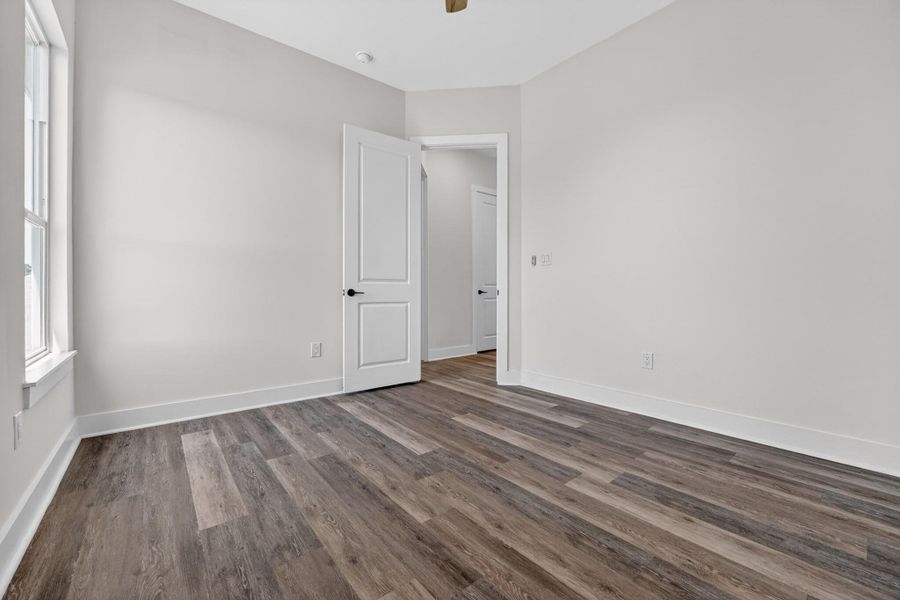 Spacious, unfurnished interior of a new home in , Horseshoe Bay (Image 34).