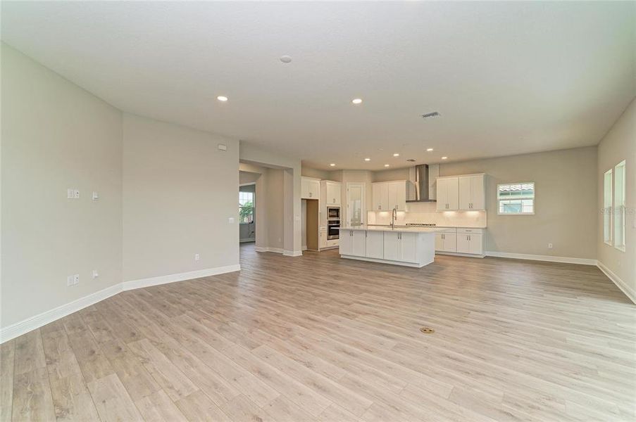 Spacious, unfurnished interior of a new home in Crosswind Ranch, Parrish (Image 32).