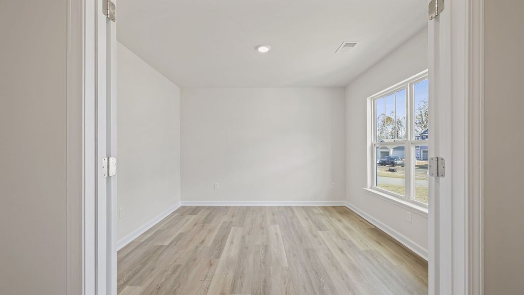 Spacious, unfurnished interior of a new home in Bentley Park, Greenwood (Image 14).