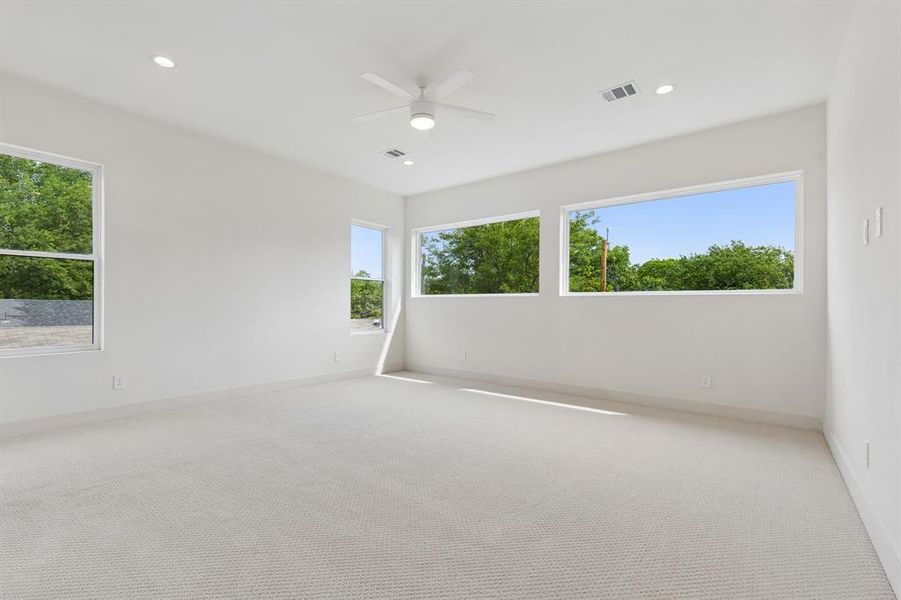 Spacious, unfurnished interior of a new home in , Dallas (Image 26).