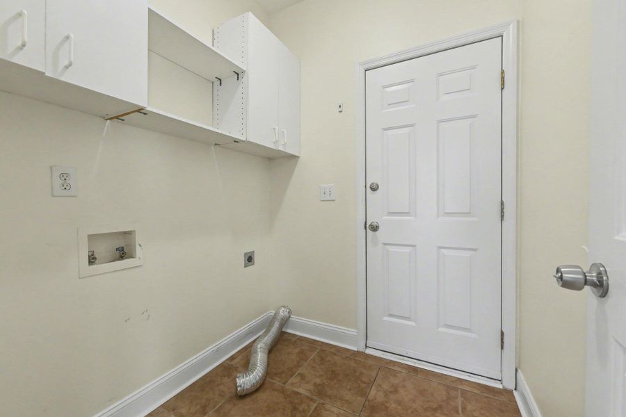 Spacious, unfurnished interior of a new home in , North Charleston (Image 34).