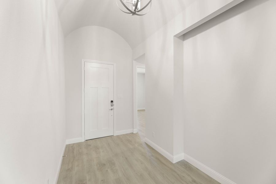 Spacious, unfurnished interior of a new home in Timberbrook, Justin (Image 15).