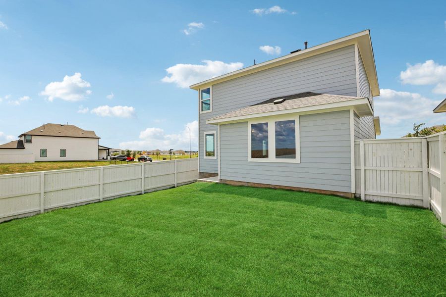 Exterior details and patio area of a home in Harvest Ridge, Elgin (Image 3).
