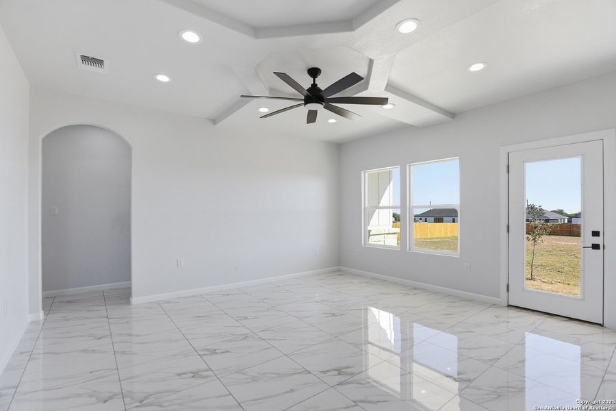 Spacious, unfurnished interior of a new home in , Atascosa (Image 21).