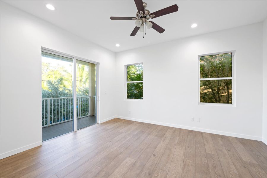 Spacious, unfurnished interior of a new home in , Fort Lauderdale (Image 24).