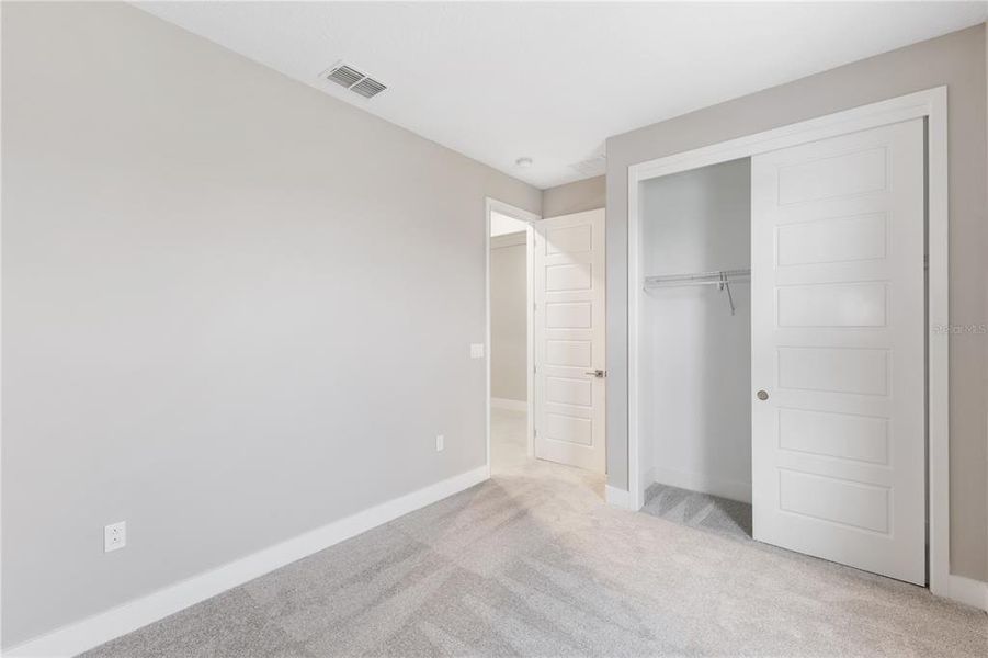 Spacious, unfurnished interior of a new home in , Ocala (Image 10).