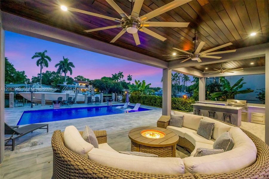 Exterior details and patio area of a home in , Fort Lauderdale (Image 40).