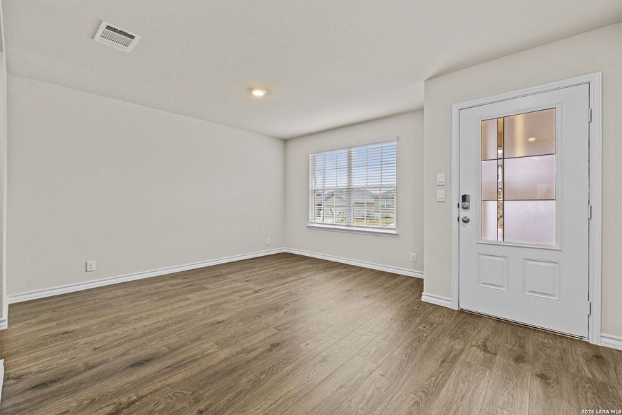 Spacious, unfurnished interior of a new home in Redbird Ranch, San Antonio (Image 23).